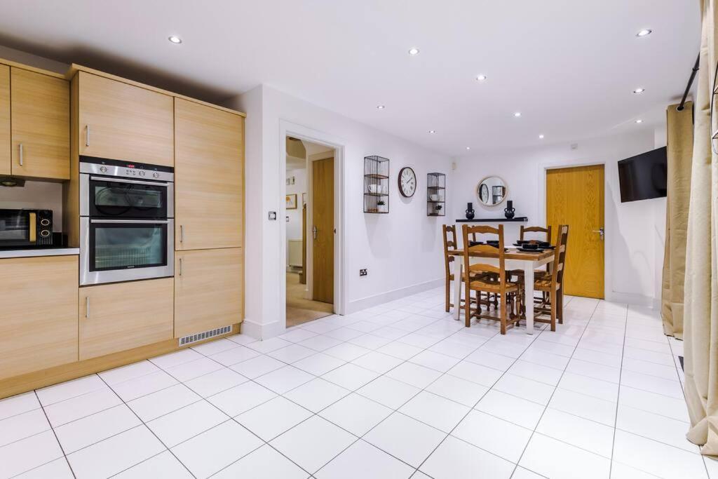 Saughall Luxurious Cosy 4Br Home Cheshire מראה חיצוני תמונה