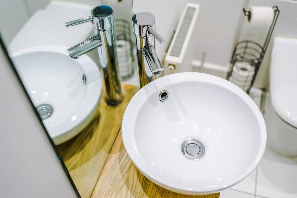 Saughall Luxurious Cosy 4Br Home Cheshire מראה חיצוני תמונה