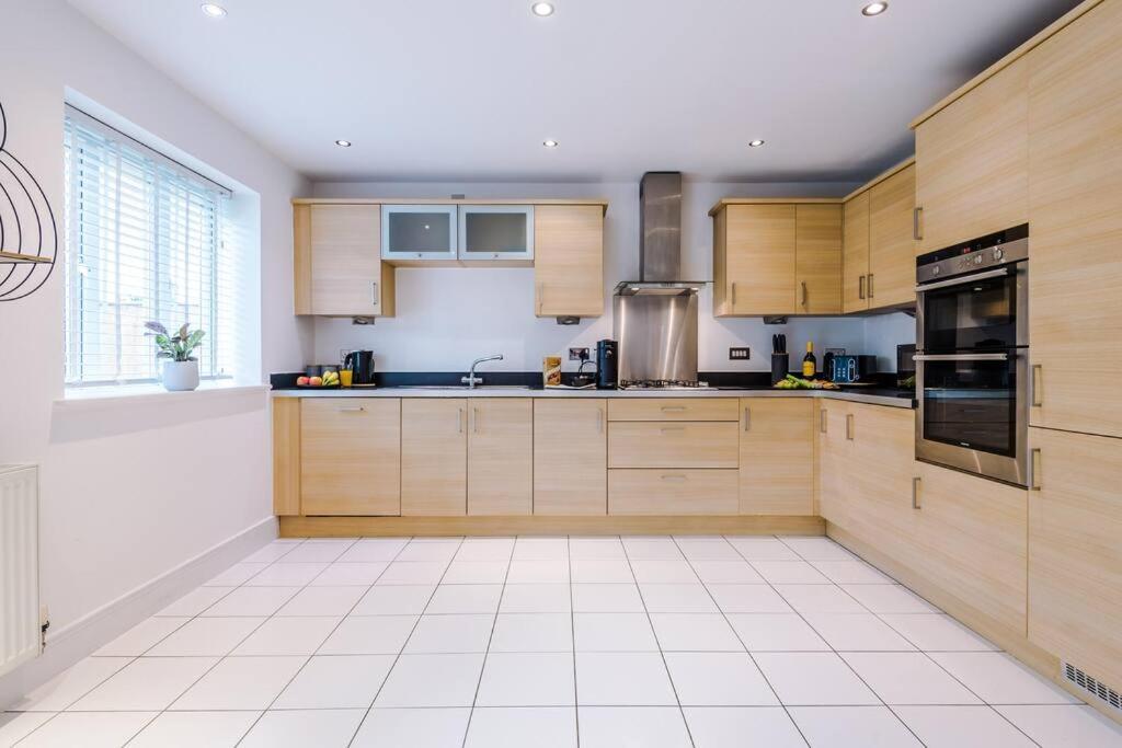 Saughall Luxurious Cosy 4Br Home Cheshire מראה חיצוני תמונה