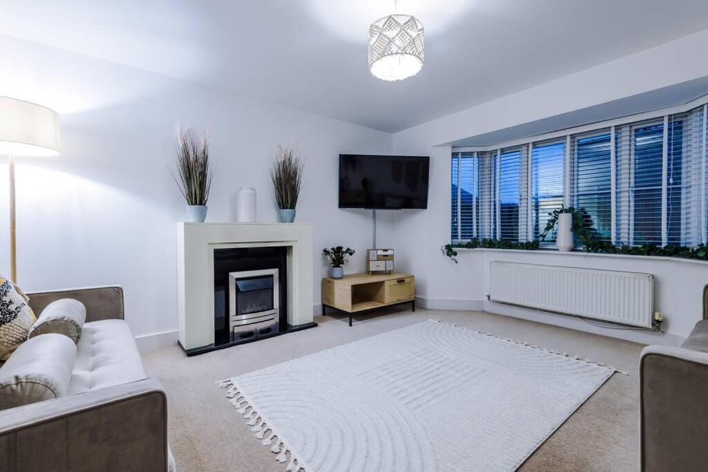 Saughall Luxurious Cosy 4Br Home Cheshire מראה חיצוני תמונה