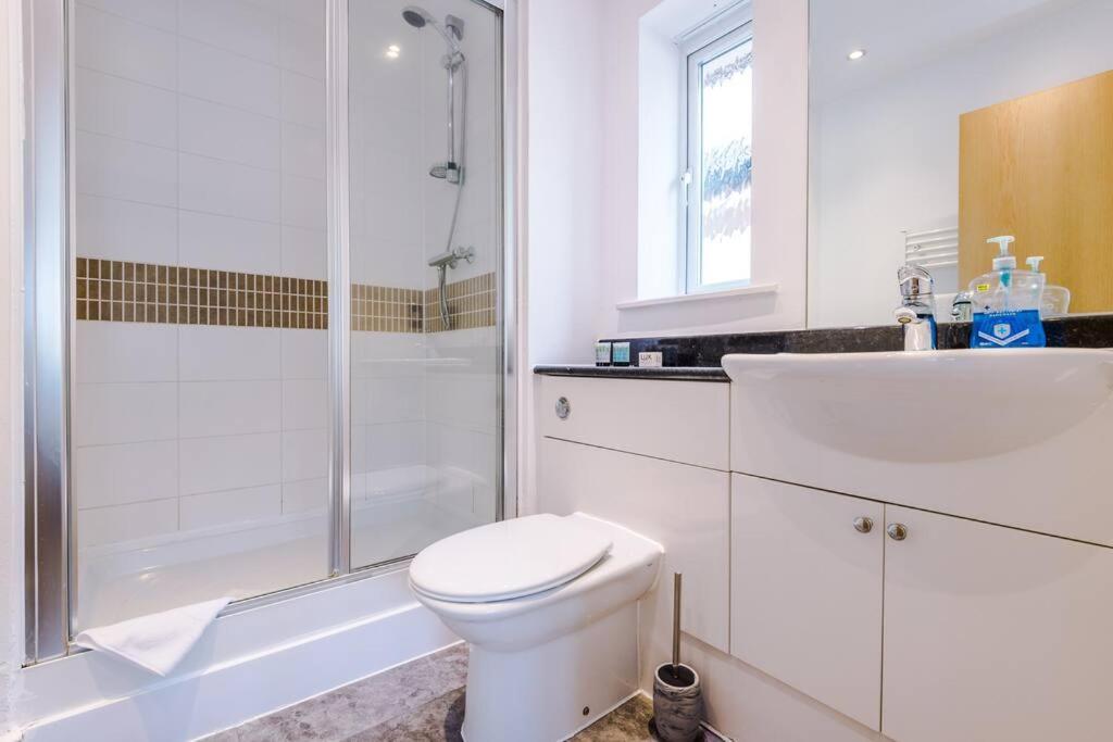 Saughall Luxurious Cosy 4Br Home Cheshire מראה חיצוני תמונה