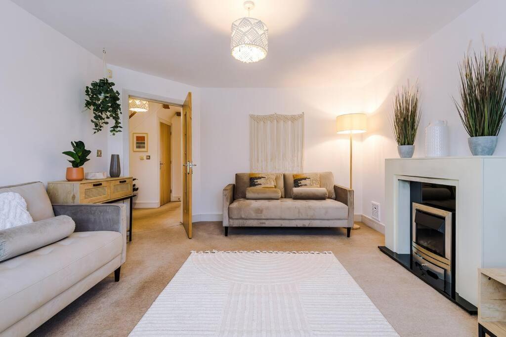 Saughall Luxurious Cosy 4Br Home Cheshire מראה חיצוני תמונה